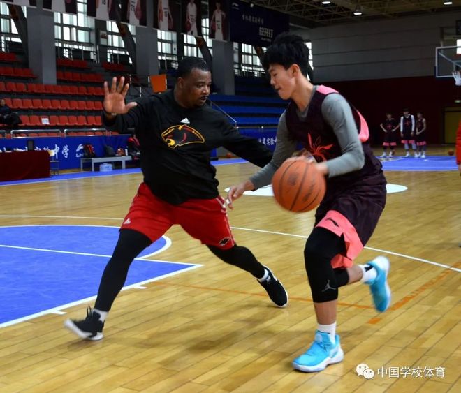 Kaiyun-冰球赛场再起风云：海滨青龙队守住胜果粤西火狐队，脚步移动更到位防线高度稳定(午憩胜果寺酌泉缘崖而行原文翻译)