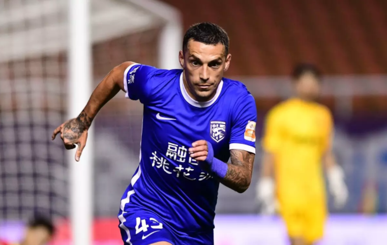 开云-里程碑夜！广州队状态回暖；欧超杯关键时刻刷纪录；球迷炸锅；数据趋势出现新变化的简单介绍