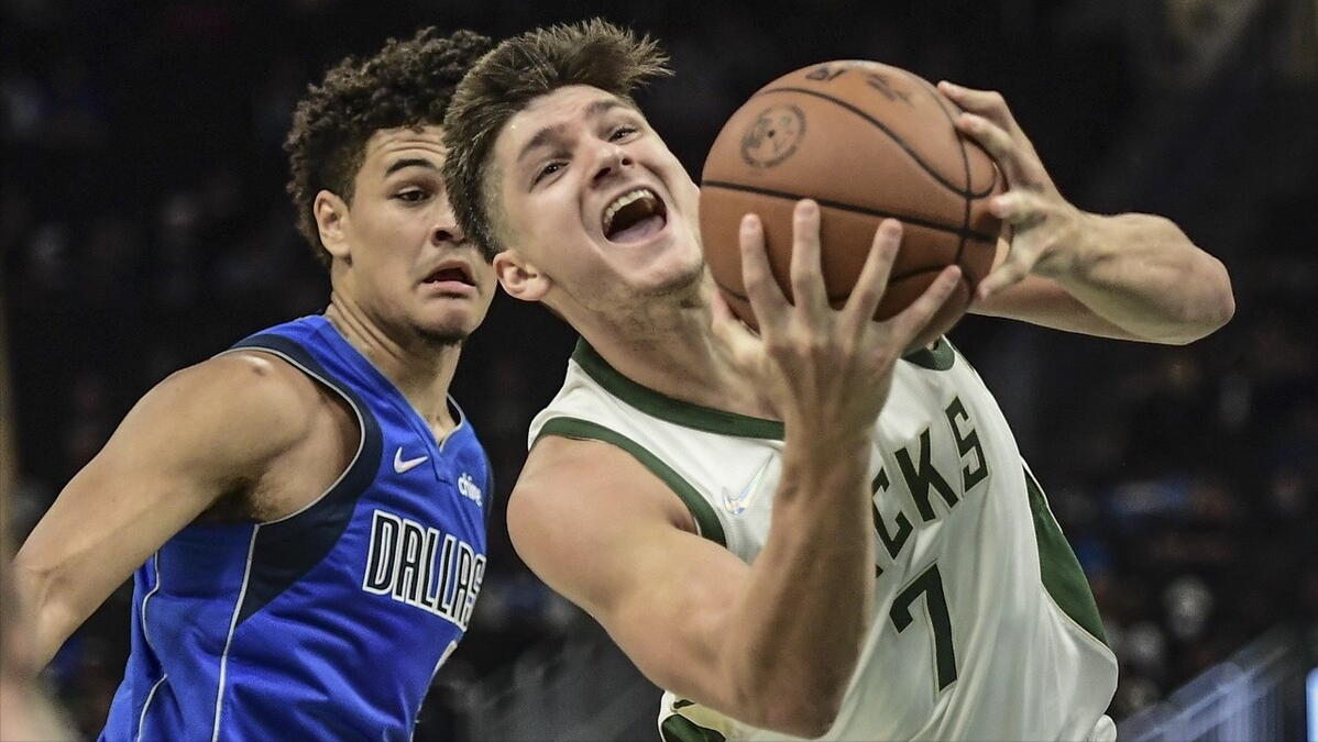 开云体育-关于莱万多夫斯基爆冷击败曼联，问鼎冠军引爆全场！的信息